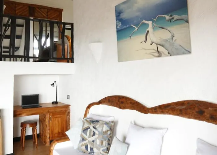 The Salty Palms Apartment